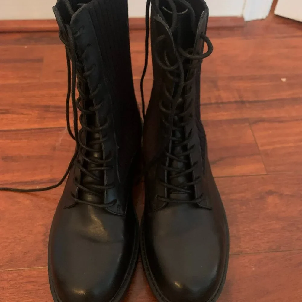Charles David Black combat boots size 7.5 - Picture 2 of 5